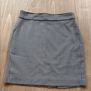 Banana Republic Black & White Houndstooth Pencil Skirt